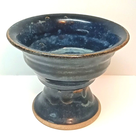 Vintage artisan blue glazed pedestal bowl. No flaws - Picture 1 of 6